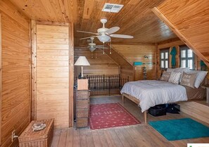 3 bedrooms, free WiFi, bed sheets, wheelchair access