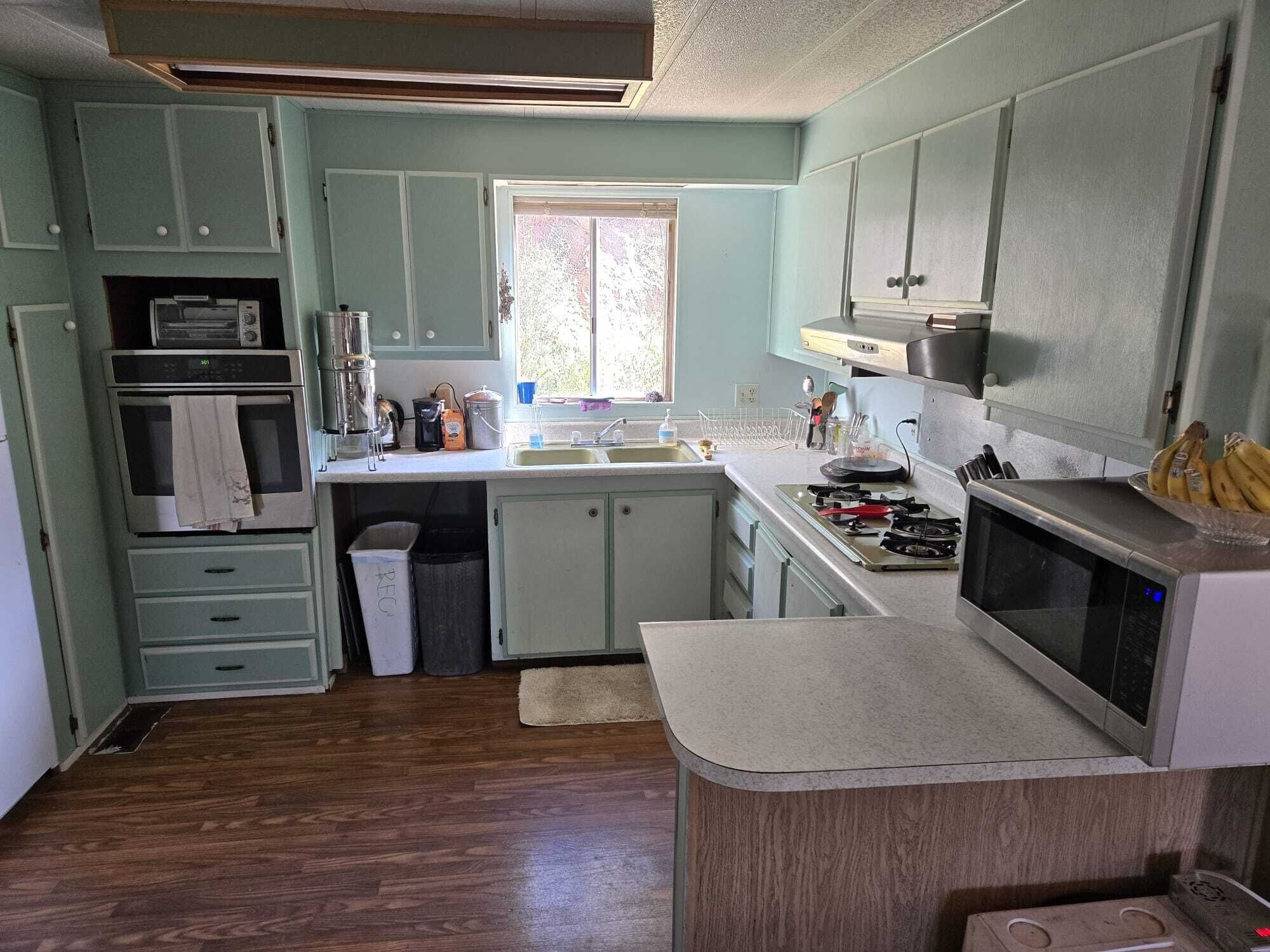 冰箱、微波炉、烤箱、炉灶