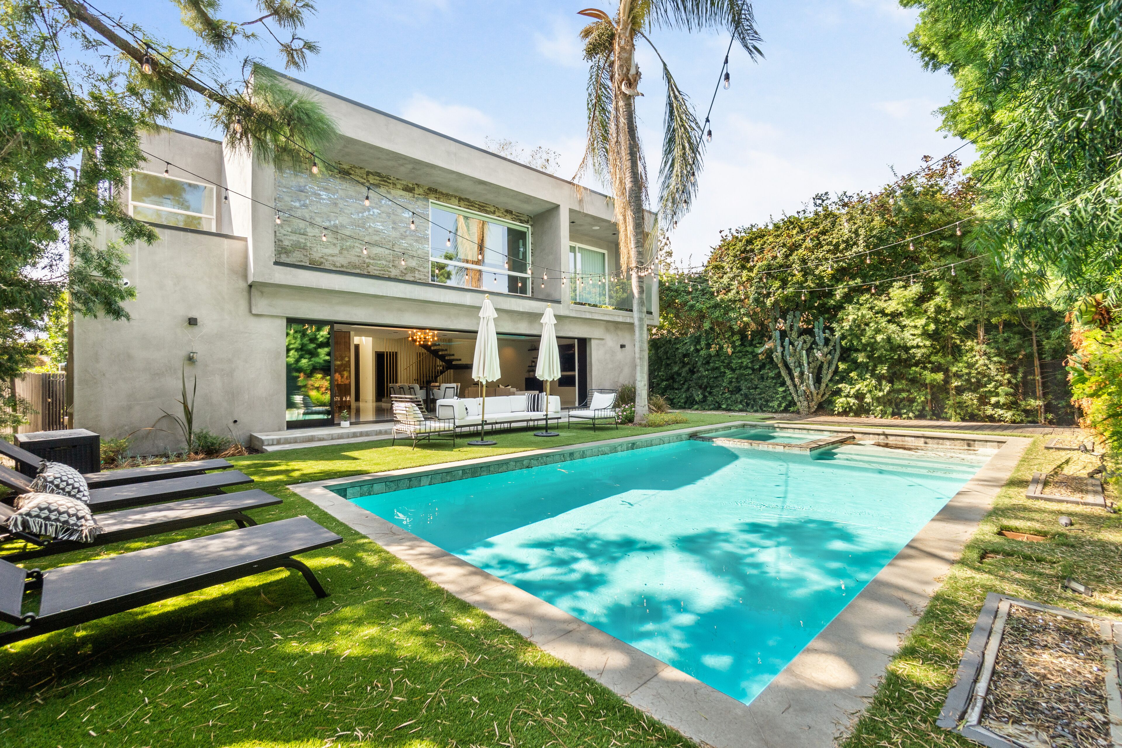 charming Radford Villa! 4bdr pool