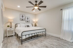 3 habitaciones, tabla de planchar con plancha, internet y ropa de cama 