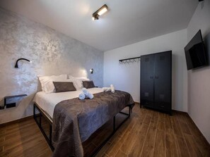 2 bedrooms, iron/ironing board, Internet, bed sheets - Buena Vista - Two Bedroom HH with Swimming pool (Pobrezje)