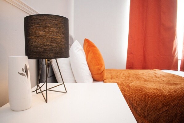 1 chambre, fer et planche à repasser, accès au Wi-Fi (inclus)