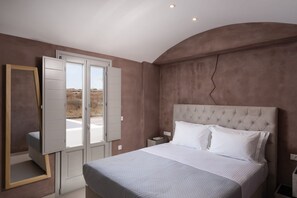2 bedrooms, in-room safe, iron/ironing board, free WiFi