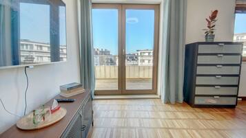 Basic Studio | Seterika/papan seterika, Wi-fi percuma, cadar katil