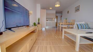 Standard Apartment | Iron/ironing board, WiFi (free), bed sheets