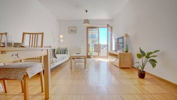 Apartemen Standar | Setrika/meja setrika, Wi-Fi gratis, dan seprai linen