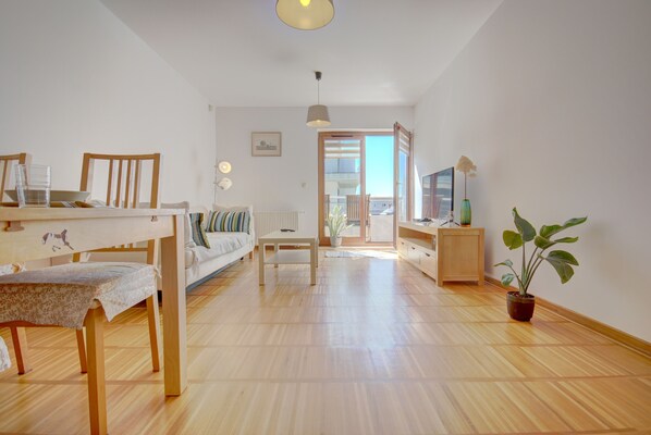 Standard Apartment | Iron/ironing board, free WiFi, bed sheets