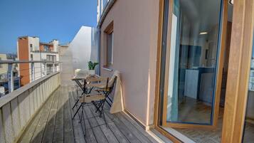 Studio Basic | Teras/patio