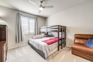 2 bedrooms, desk, iron/ironing board, WiFi - Pool Access, Near Spring Training! Mesa Retreat (Mesa)