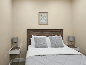 1 bedroom, desk, iron/ironing board, free WiFi