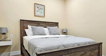 Breckenridge Suites #6 - Cozy 1-Bedroom Suite with Fully Equipped Kitchen