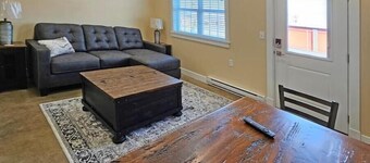 Breckenridge Suites #4 - Deluxe Queen Suite with Separate Living Room