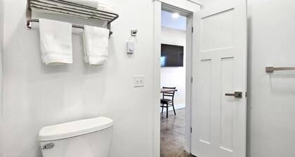 Breckenridge Suites #3 - Charming 1-Bedroom near Grove City Memorial Park