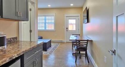 Breckenridge Suites #2 - One-Bedroom Suite Perfect for Business or Leisure