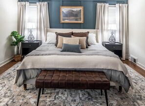 5 quartos, escrivaninha, ferros/tábuas de passar roupa