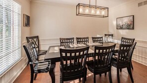 Dining - Kirby House: Sleeps 16, King bed, Hot Tub, Game Rooms, Gym, Gated/Free Parking (Memphis)