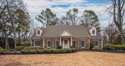 Kirby House: Sleeps 16, King bed, Game Rooms, Gym, Gated/Free Parking