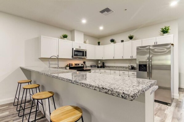 Fridge, microwave, oven, stovetop - The Rosezena Experience. (Palmetto)