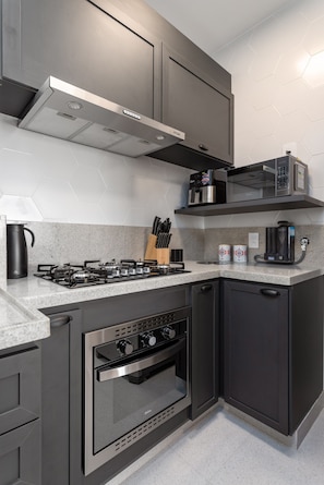 Fridge, microwave, oven, stovetop - 5 minutes from the beach and a view of Christ | BR904 (Rio de Janeiro)