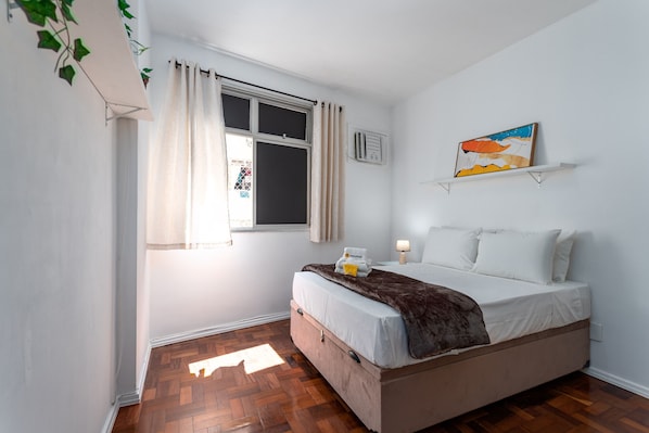 2 bedrooms, iron/ironing board, travel crib, free WiFi