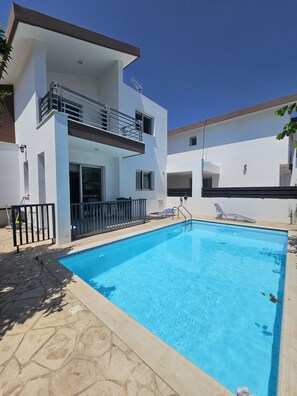 Pool - 3 bedroom villa in Pyla (Pile)