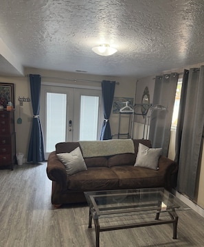 TV, books - Canyon View (Lewiston)