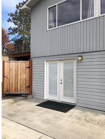 Exterior detail. Canyon View
