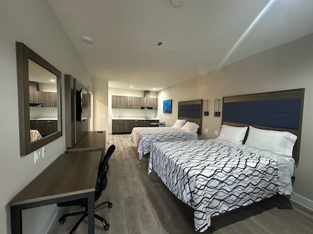 Executive Suite, 2 Queen Beds, Kitchenette. Palace Inn Blue Jones Rd