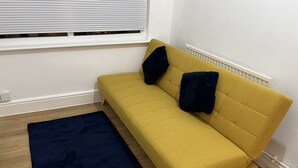 Living area - De Luxe Apartment 1 (Leicester)