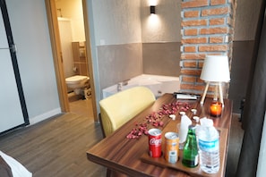 Exclusive Studio Suite, Bathtub | Living area | Flat-screen TV - ÇAKRA PALACE (Istanbul)