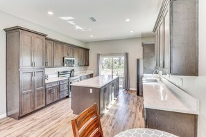 Fridge, microwave, stovetop, dishwasher - Peaceful Riverside Home w/ Patio, 7 Mi to Downtown (Riverside)