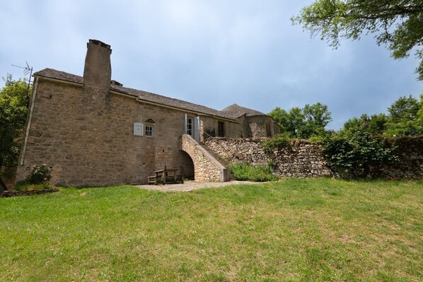 Exterior - Gîte La Fontaine 2/3 persons (SAINT-PIERRE-DES-TRIPIERS)