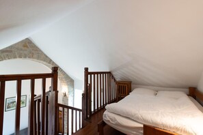 2 bedrooms, iron/ironing board, travel cot - Gîte La Fontaine 2/3 persons (SAINT-PIERRE-DES-TRIPIERS)