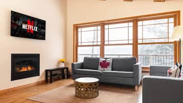 Smart TV, fireplace