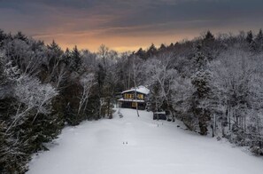 Exterior - Serene, breathtaking waterfront views in Muskoka, half an hour from Algonquin! (Huntsville)