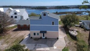Exterior - Intracoastal Retreat (Hubert)