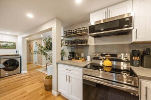Fridge, microwave, oven, stovetop - Columbia City 2BR - Walkable to Synagogue - Family Visits Welcome (Seattle)