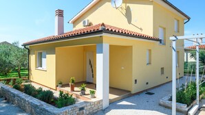 A two-story house with a yellow exterior, a tiled roof, and a satellite dish. - Beautiful home in Vodnjan (Vodnjan)