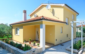 Exterior - Nice home in Vodnjan with kitchen (Vodnjan)