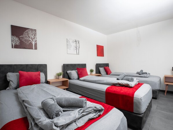 4 Schlafzimmer, Bügeleisen/Bügelbrett, WLAN, Bettwäsche
