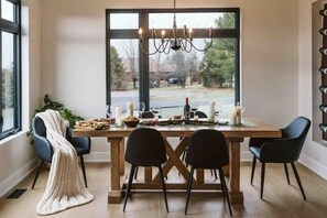 Dining - The Fairway Chalet located on Golf Resort (Calabogie)