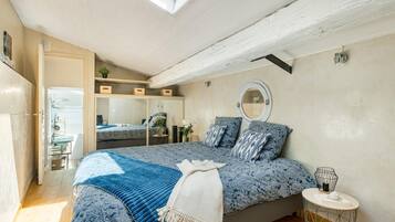 1 slaapkamer, een strijkplank/strijkijzer, reisbedje, gratis wifi