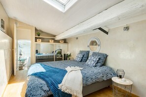 1 bedroom, iron/ironing board, travel cot, free WiFi