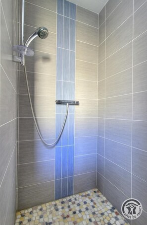Shower - La Ferme Kipik - Haute Rivoire (HAUTE RIVOIRE)