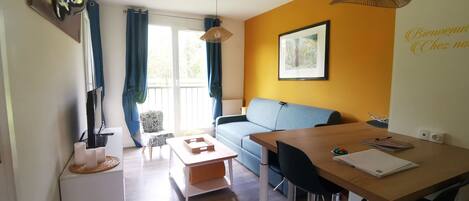 TV, fotballspill, bordtennis og bøker