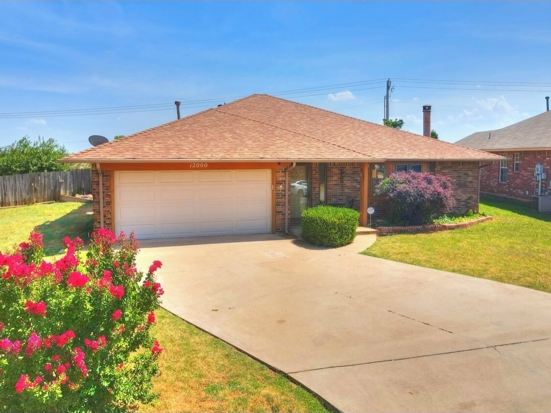 3 bedroom Home in Yukon!