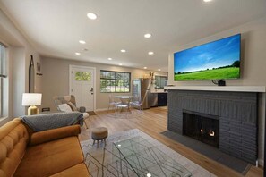 Smart TV y chimenea 