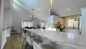 冰箱、微波炉、烤箱、炉灶