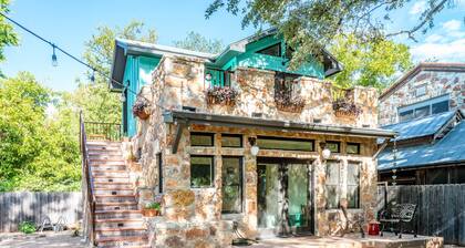 Charming stone cottage, walking distance to nature & shops