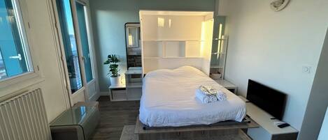 1 quarto, acesso à internet, roupa de cama